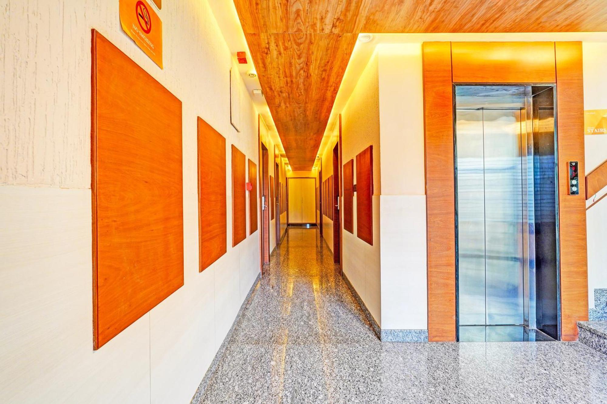 Hotel Super Townhouse Indiranagar à Bangalore Extérieur photo